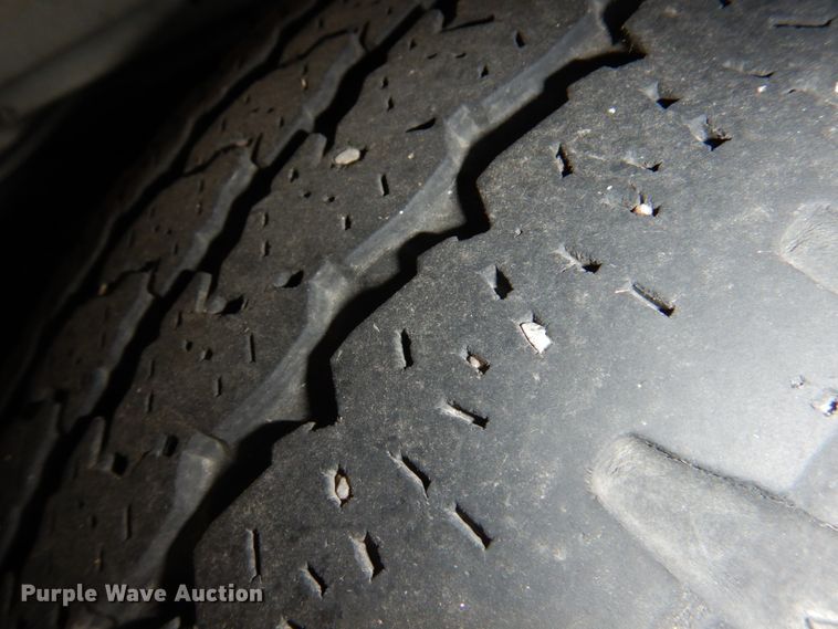 image for item HW9858 2010 Chevrolet Express  shuttle bus