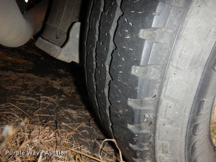 image for item HW9858 2010 Chevrolet Express  shuttle bus