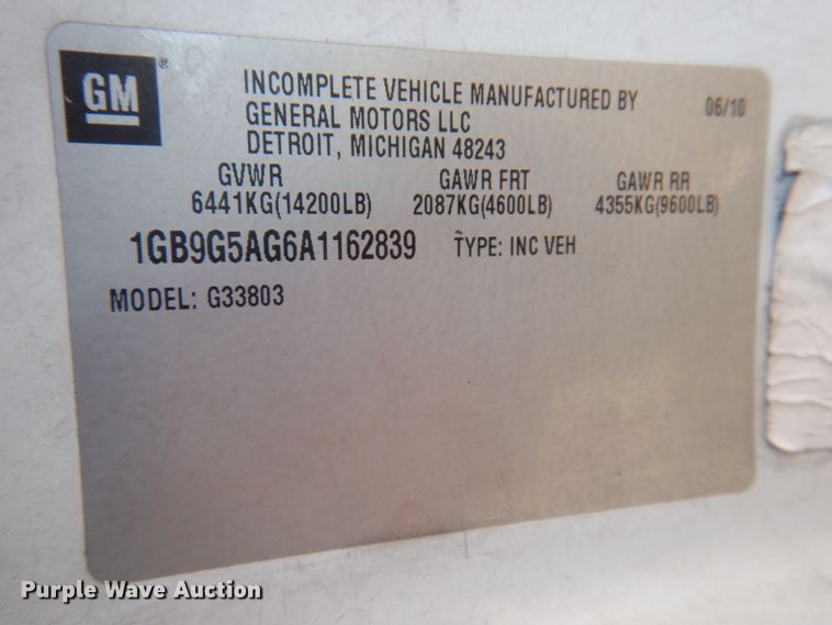 image for item HW9858 2010 Chevrolet Express  shuttle bus