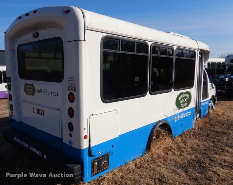 image for item HW9859 2010 Chevrolet Express  shuttle bus