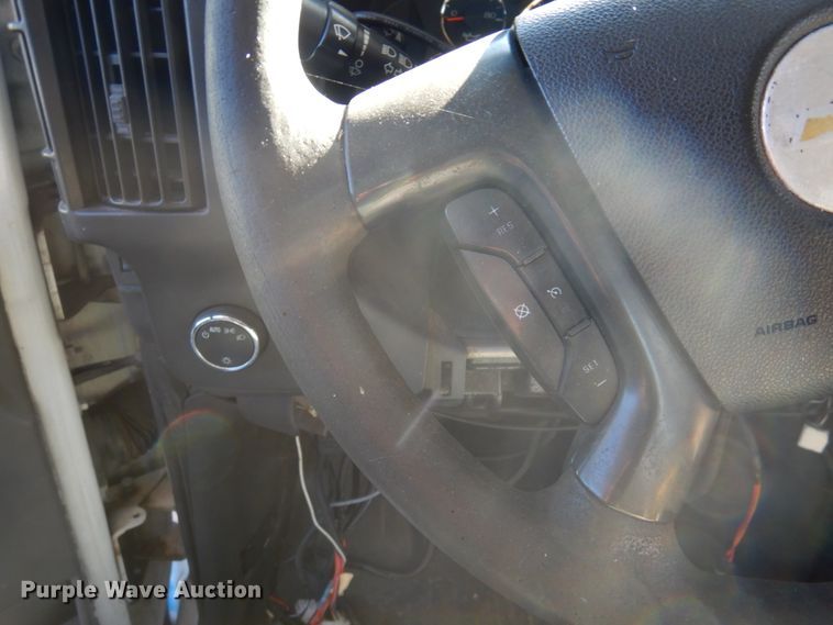 image for item HW9859 2010 Chevrolet Express  shuttle bus