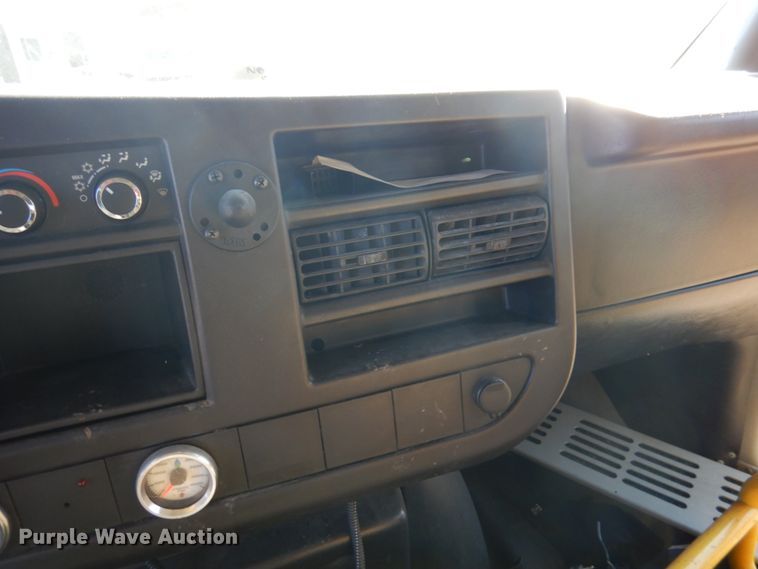 image for item HW9859 2010 Chevrolet Express  shuttle bus