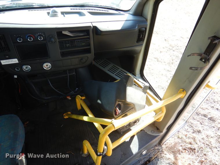 image for item HW9859 2010 Chevrolet Express  shuttle bus