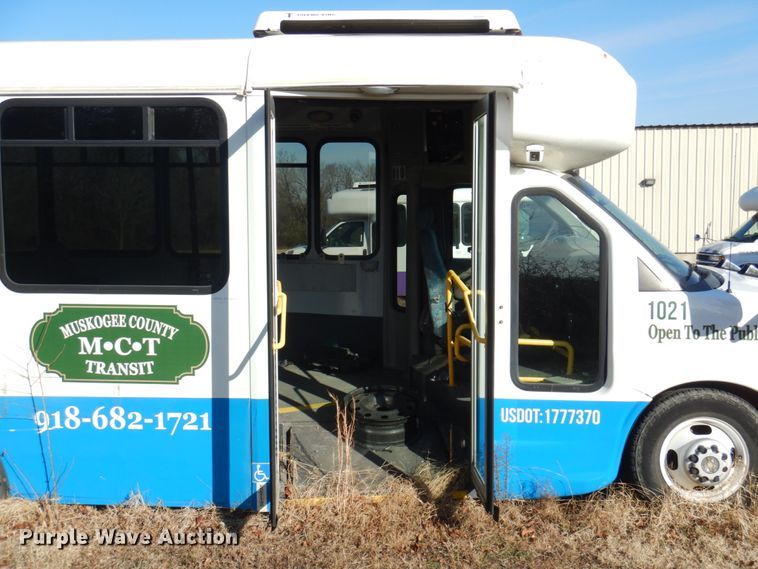 image for item HW9859 2010 Chevrolet Express  shuttle bus