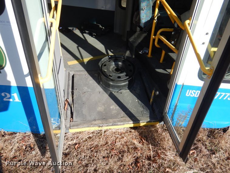 image for item HW9859 2010 Chevrolet Express  shuttle bus