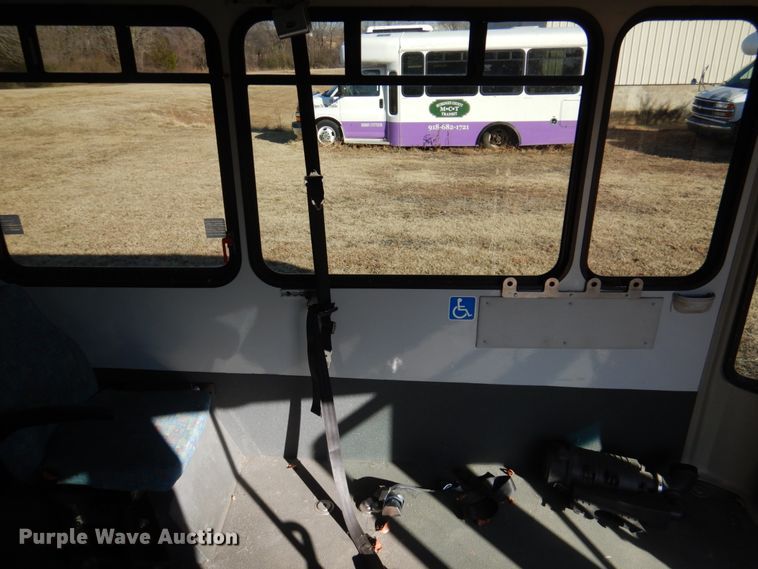 image for item HW9859 2010 Chevrolet Express  shuttle bus