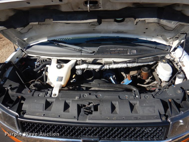 image for item HW9859 2010 Chevrolet Express  shuttle bus