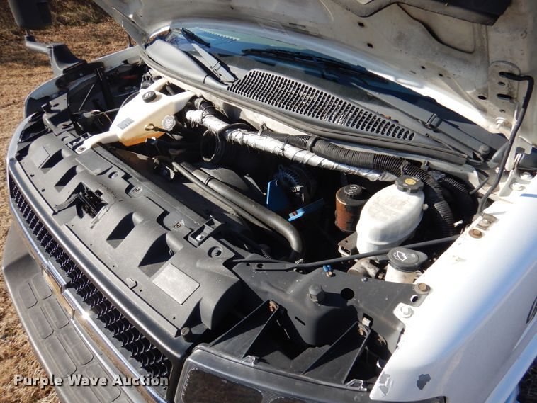 image for item HW9859 2010 Chevrolet Express  shuttle bus