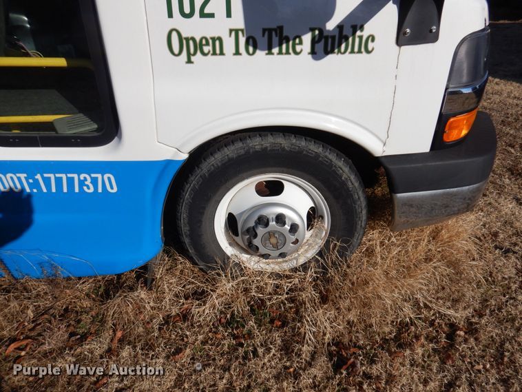 image for item HW9859 2010 Chevrolet Express  shuttle bus