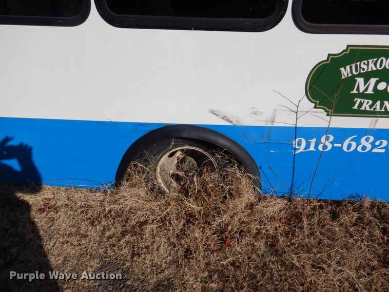 image for item HW9859 2010 Chevrolet Express  shuttle bus