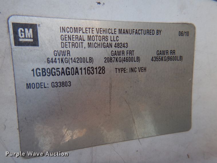 image for item HW9859 2010 Chevrolet Express  shuttle bus