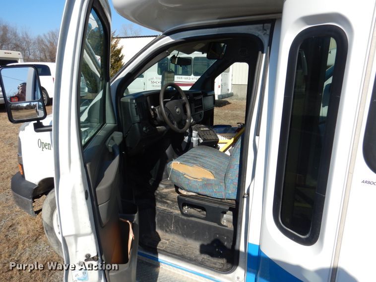 image for item HW9860 2010 Chevrolet Express  shuttle bus