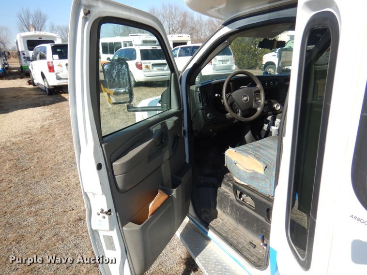 image for item HW9860 2010 Chevrolet Express  shuttle bus