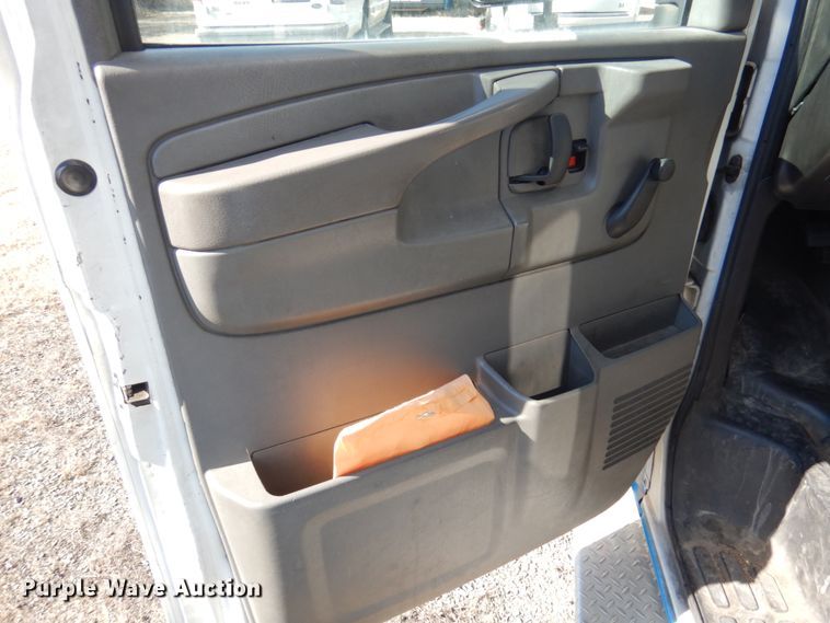 image for item HW9860 2010 Chevrolet Express  shuttle bus