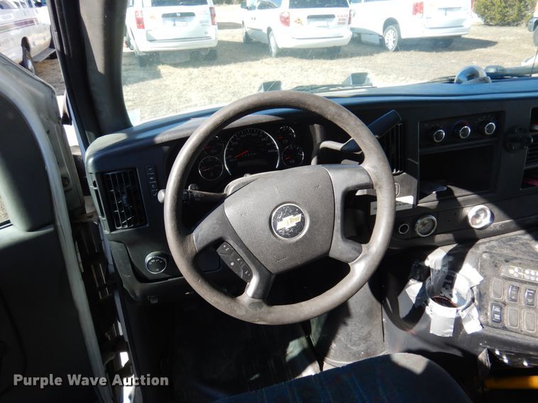 image for item HW9860 2010 Chevrolet Express  shuttle bus