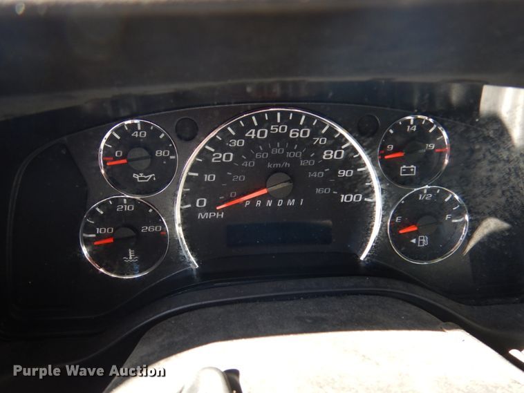 image for item HW9860 2010 Chevrolet Express  shuttle bus