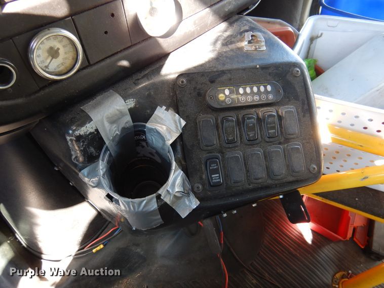 image for item HW9860 2010 Chevrolet Express  shuttle bus