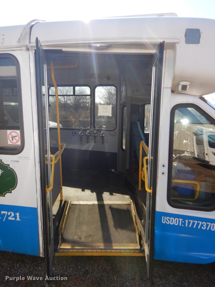 image for item HW9860 2010 Chevrolet Express  shuttle bus