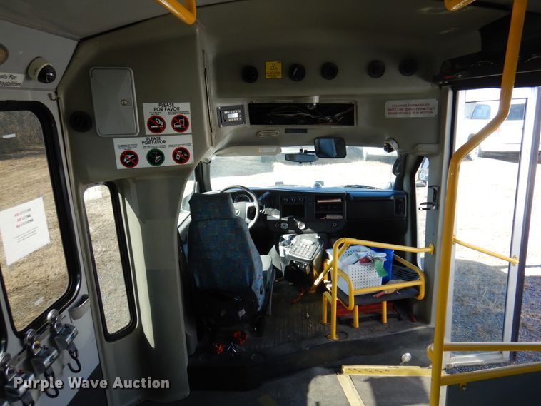 image for item HW9860 2010 Chevrolet Express  shuttle bus