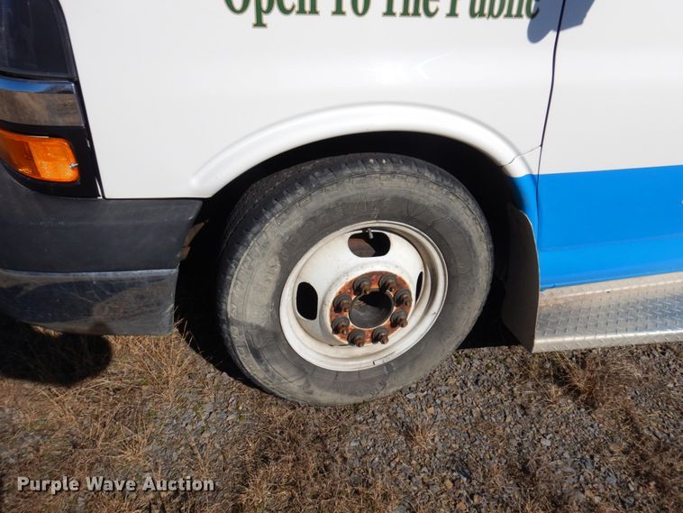 image for item HW9860 2010 Chevrolet Express  shuttle bus