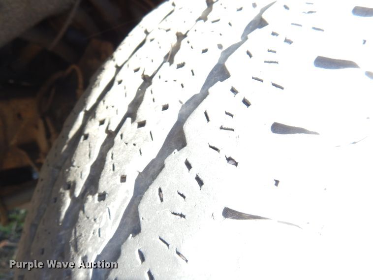 image for item HW9860 2010 Chevrolet Express  shuttle bus