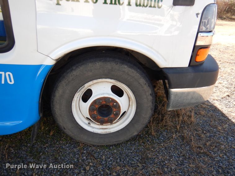 image for item HW9860 2010 Chevrolet Express  shuttle bus