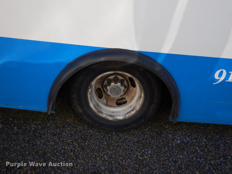 image for item HW9860 2010 Chevrolet Express  shuttle bus