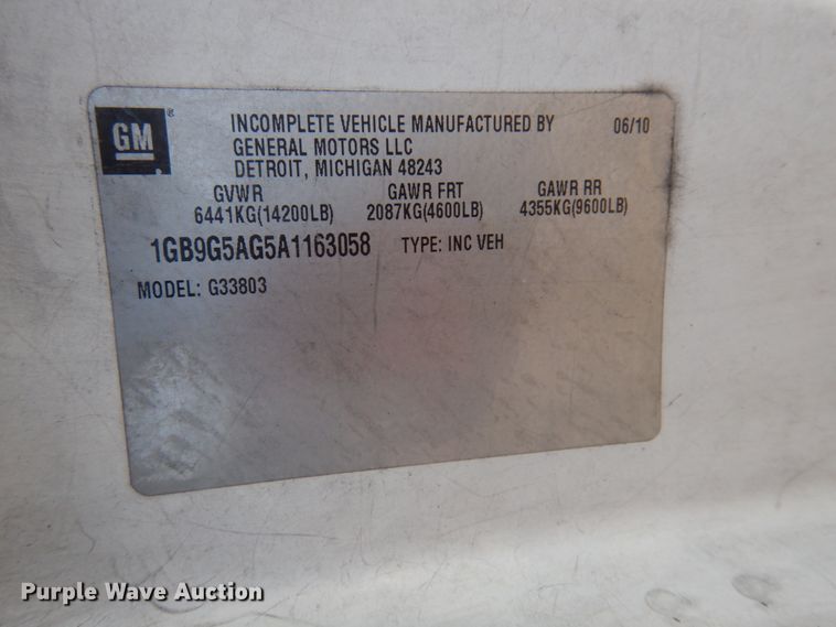 image for item HW9860 2010 Chevrolet Express  shuttle bus