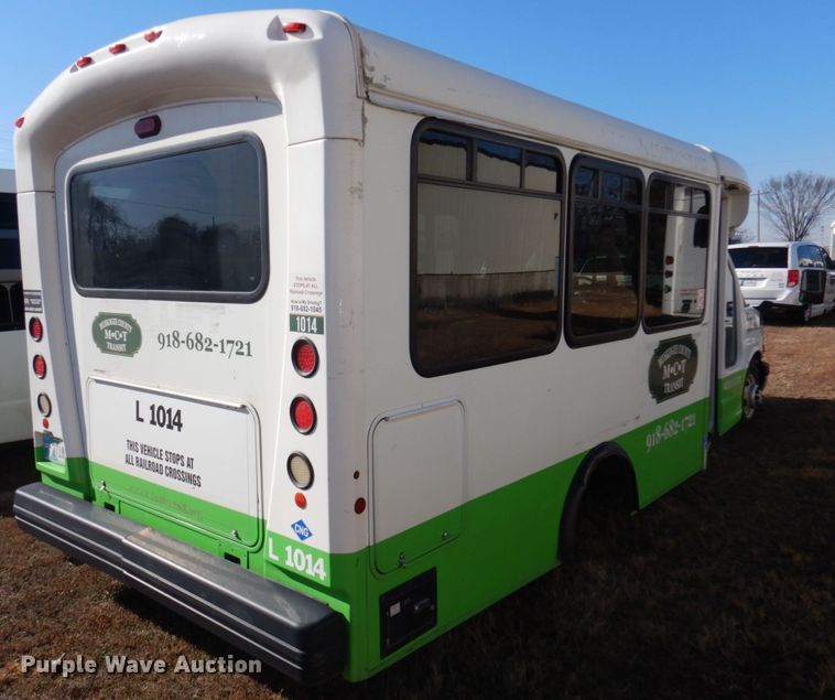 image for item HW9862 2010 Chevrolet Express  shuttle bus