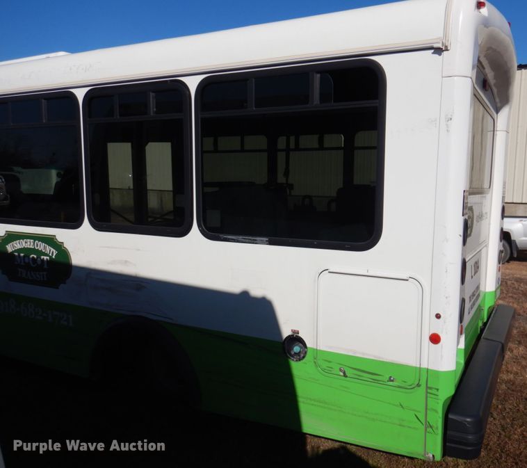 image for item HW9862 2010 Chevrolet Express  shuttle bus