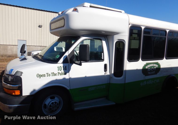 image for item HW9862 2010 Chevrolet Express  shuttle bus