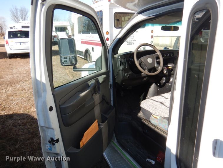 image for item HW9862 2010 Chevrolet Express  shuttle bus