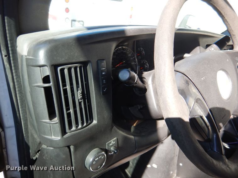 image for item HW9862 2010 Chevrolet Express  shuttle bus