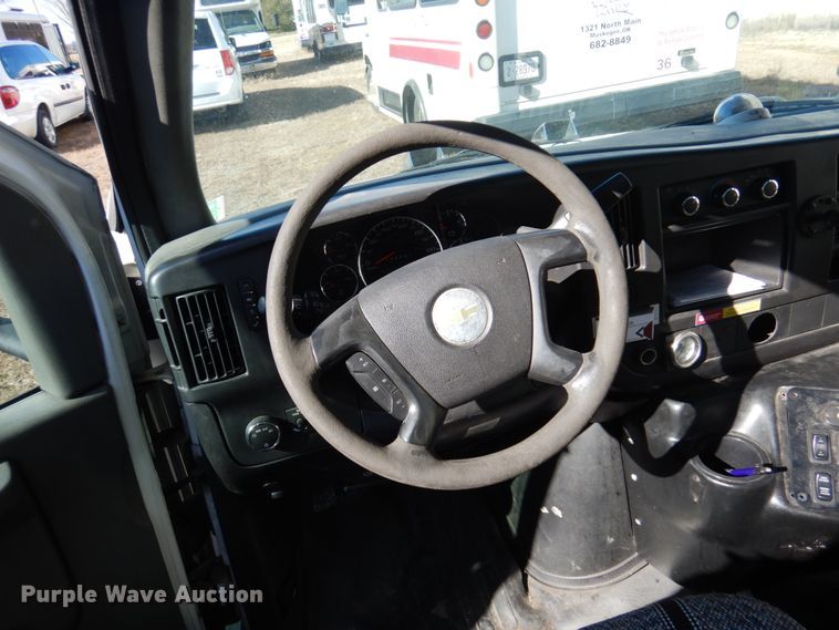 image for item HW9862 2010 Chevrolet Express  shuttle bus