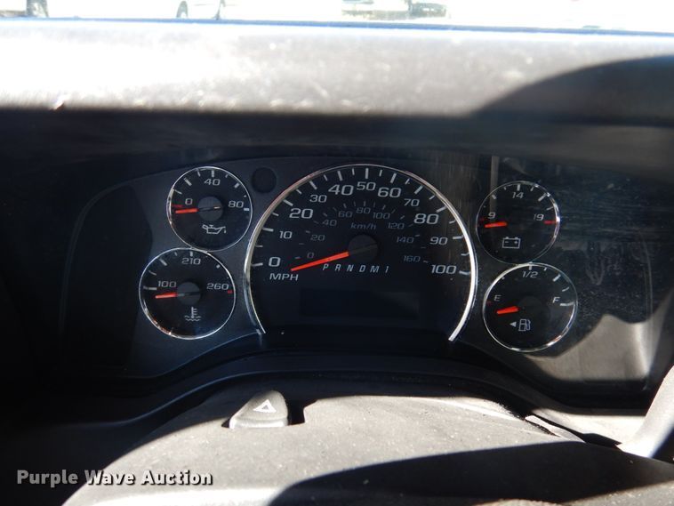 image for item HW9862 2010 Chevrolet Express  shuttle bus