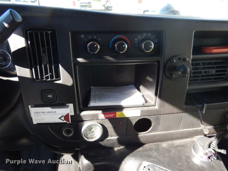 image for item HW9862 2010 Chevrolet Express  shuttle bus