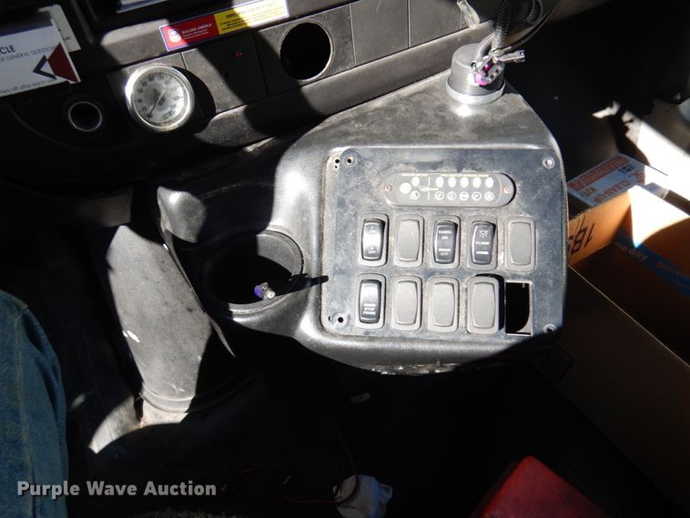 image for item HW9862 2010 Chevrolet Express  shuttle bus