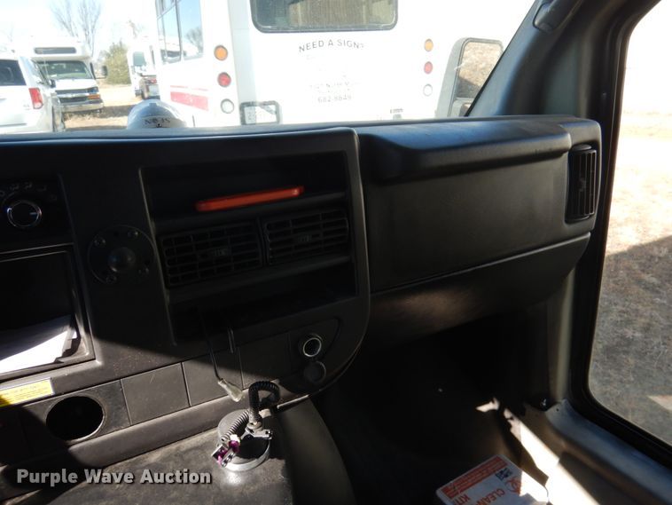 image for item HW9862 2010 Chevrolet Express  shuttle bus