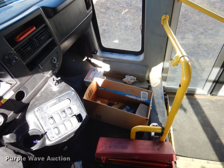 image for item HW9862 2010 Chevrolet Express  shuttle bus