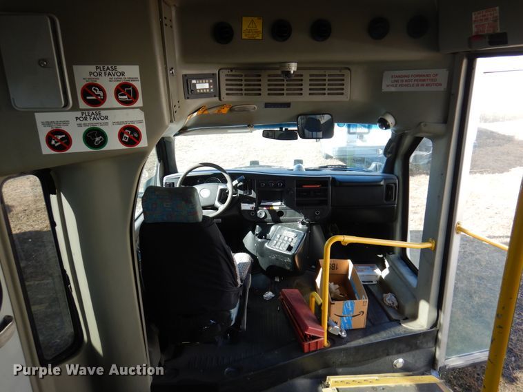 image for item HW9862 2010 Chevrolet Express  shuttle bus