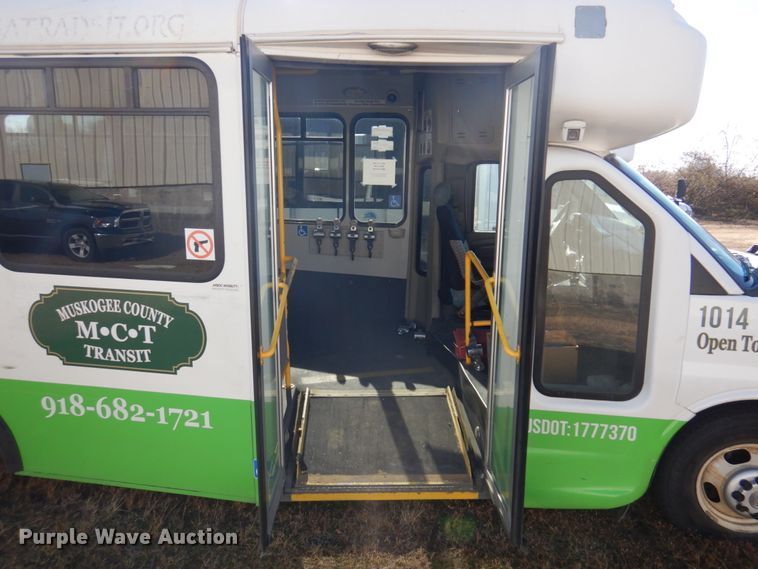 image for item HW9862 2010 Chevrolet Express  shuttle bus