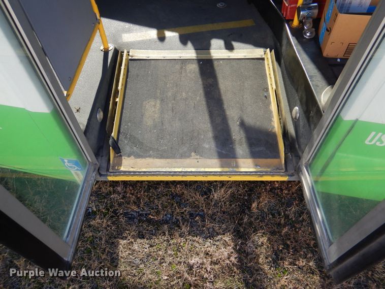 image for item HW9862 2010 Chevrolet Express  shuttle bus