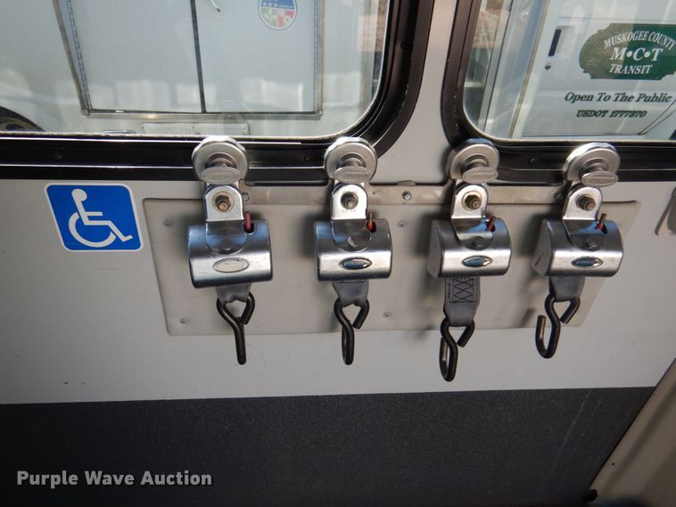 image for item HW9862 2010 Chevrolet Express  shuttle bus