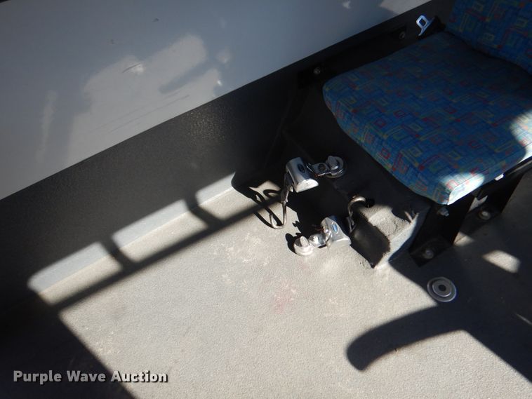 image for item HW9862 2010 Chevrolet Express  shuttle bus