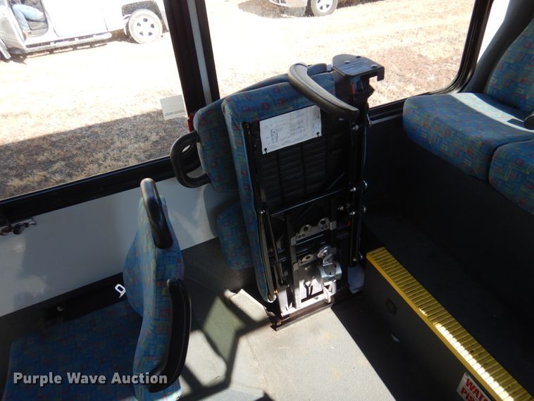 image for item HW9862 2010 Chevrolet Express  shuttle bus