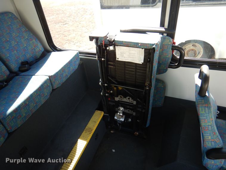 image for item HW9862 2010 Chevrolet Express  shuttle bus