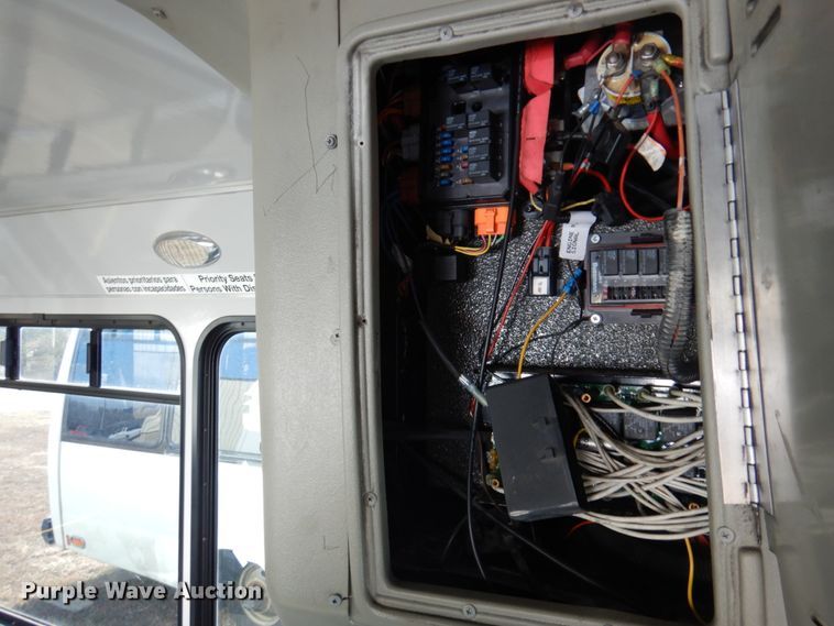 image for item HW9862 2010 Chevrolet Express  shuttle bus