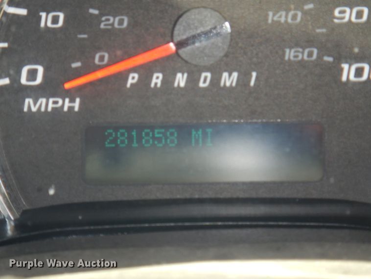 image for item HW9862 2010 Chevrolet Express  shuttle bus