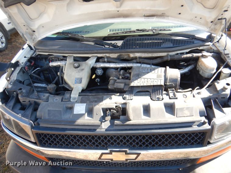 image for item HW9862 2010 Chevrolet Express  shuttle bus