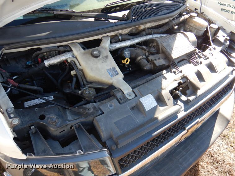 image for item HW9862 2010 Chevrolet Express  shuttle bus